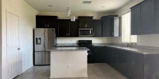 3 bedroom 3 bath Home Gallery 13