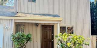 Bright & Beautiful Townhome- Fully Remodeled Kitchen and Bathrooms - Spacious Yard! Gallery 1