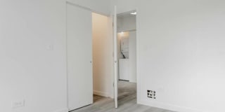 1706 West Glenlake Avenue Gallery 8