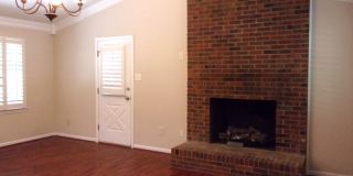 Beautiful 2 Bedroom Brick Ranch with Private Courtyard Patio Beautiful 2 Bedroom Brick Ranch with Private Courtyard Patio Gallery 4