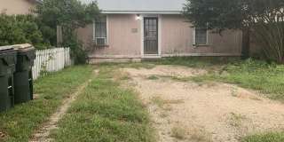 302 1/2 Burleson Gallery 1