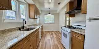 Charming House  with Large yard Gallery 28