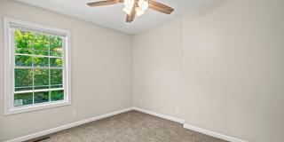 Charming 3 Bedroom Ranch with Large Fenced Yard & Bright Open Living Spaces! Gallery 15
