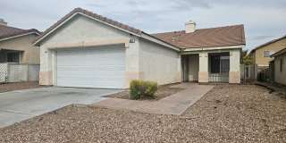 Charming Single-Story with Vaulted Ceilings Near Shopping & Freeways Gallery 1