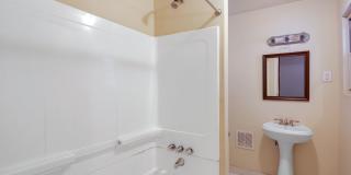 Three Bedroom Graduate Hospital Home with Roof Deck! Gallery 11