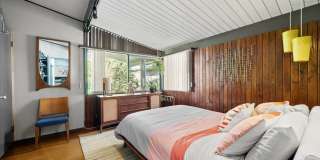 Woodland Hills Mid-Century Modern Retreat Gallery 13