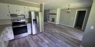 3 bedroom/1.5 bathroom house/2 car garage Gallery 6