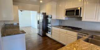 Scenic Cul-de-Sac Living with Stunning Mountain Views Gallery 12