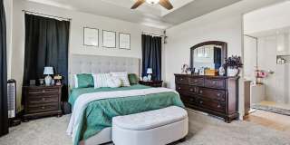 Beautiful 4 bedroom home with Solar Panels Gallery 31