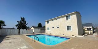 HUGE House with Pool!! Prime location (Lease out, pending signatures. Check back in a few days!) HUGE House with Pool!! Prime location (Lease out, pending signatures. Check back in a few days!) Gallery 1