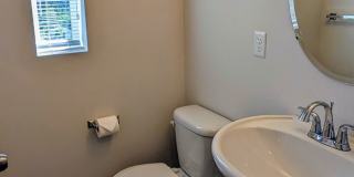 North Lynnwood Spacious Townhome with 2 car garage Gallery 8