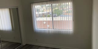 1200 N Mansfield Ave Gallery 14