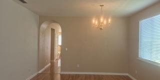 Beautiful 4 Bedroom 2.5 Bath with loft Gallery 6