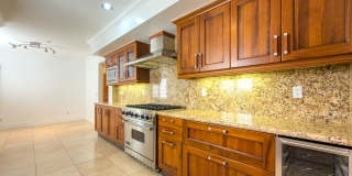 Spacious 3BR Condo with Luxury Finishes in Brentwood! Gallery 11