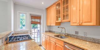 Spacious 2 Bed / 2 Bath Home Between Old Town & Potomac Yard – Private Yard & Deck! Gallery 7