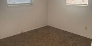 Beautifully updated home in a quiet Yukon neighborhood! Gallery 21
