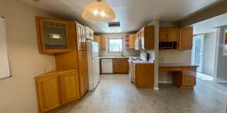 4 Bedroom Home in Villa Loma-Available NOW Gallery 22