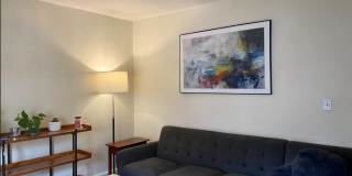 Large 2 bed unit in the heart of Oak Square Gallery 9