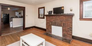 3 bedroom, 1 bathroom East Campus House Gallery 4