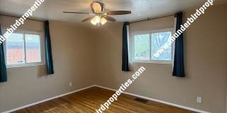 Beautifully remodeled Uptown location Gallery 17