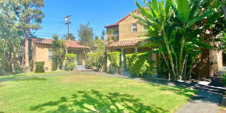5225 De Longpre Ave. Gallery 36