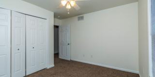202 E 20th - 4-Bed/3-Bath Townhouse - Walking distance to stadium! Gallery 9