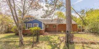 Charming 4 Bedroom Cottage - Recently Updated! Gallery 1