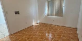 305 Wisconsin Gallery 4