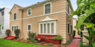 Large unit walking distance to the triangle! Gallery 1