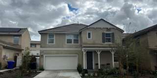 Spacious Corner Lot Residence｜Shadow Rock Community Gallery 1