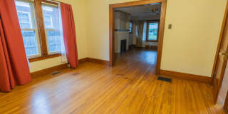 Spacious 4BR Bungalow: Historic Old Southwest w/ Screened Porch & Car Port Gallery 17