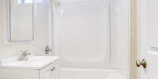 OR BEST OFFER **SPACIOUS FIRST FLOOR 2 BEDROOM WITH WASHER/DRYER SEPARATE DINING ROOM Gallery 14