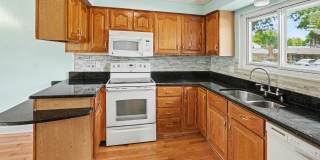 Beautifully maintained, move in ready 3 bed, 1.5 bath single family home Gallery 7