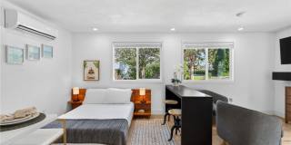 18221 Kinzie Street Gallery 7