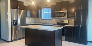 Modern 3 Bedroom Home with Garage  Fenced Yard for Rent! Gallery 1