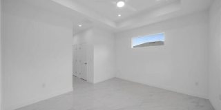 438 Poplar Street Gallery 13