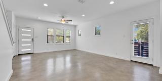 2 Bed / 2.5 Bath Home Available in Dignowity Hill Historic District Gallery 9