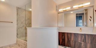 200 E Delaware Place Gallery 13