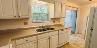 2 Bedroom, 1.5 Bath Townhouse Gallery 7