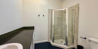 REMODELED HUGE BRIGHT 2400sf 4BR/3.5BA Havenscourt Split Level Home w Cottage AVAIL NOW Gallery 34