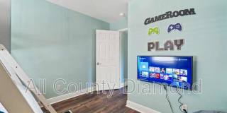 9004 Polly Ave Gallery 24