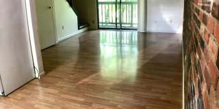 $1,200 - 2 Bed/1 Bath Private area near the Oval Gallery 8