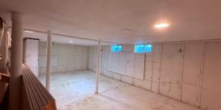 Pet Friendly 3 Bedroom, 2 Bath Home with Hardwood Floors Gallery 12