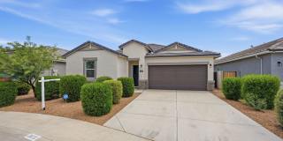 Beautiful Kitchen, Open Layout, and Room to Relax! Gallery 1