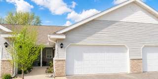 Great 2BR/1BA One Level  Delano Townhome Available 10/1 Gallery 1