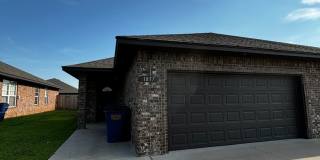 3 br 2 ba duplex with 2 car garage! Gallery 1