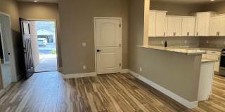 3 Bedroom Home Located in El Camino Village PETS OK Gallery 12