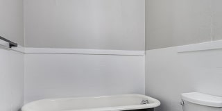 Elegant Renovation! HUGE 1 Bed 1 Bath Available Now! Gallery 32