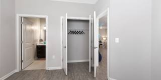 Pointe at Crestmont Apartments - Affordable Housing Gallery 22