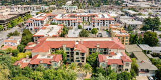 Updated Top Floor Unit -- Perfect Commuter Location -- Walking Distance to Laurel Street -- Must See! Gallery 22